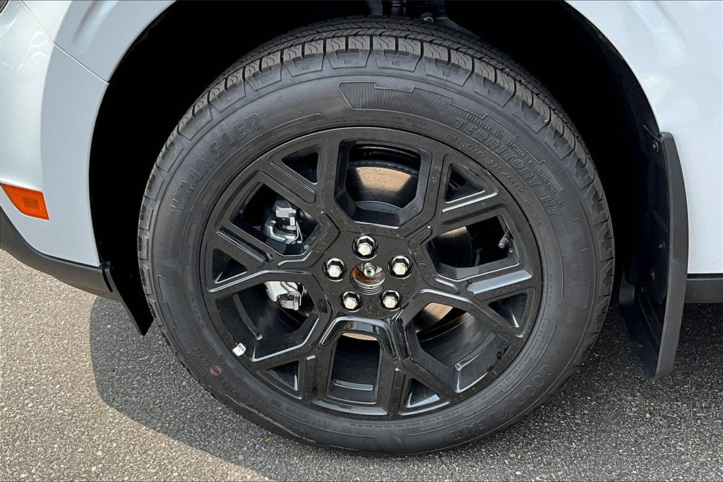 2025 Ford Maverick XLT - Photo 12