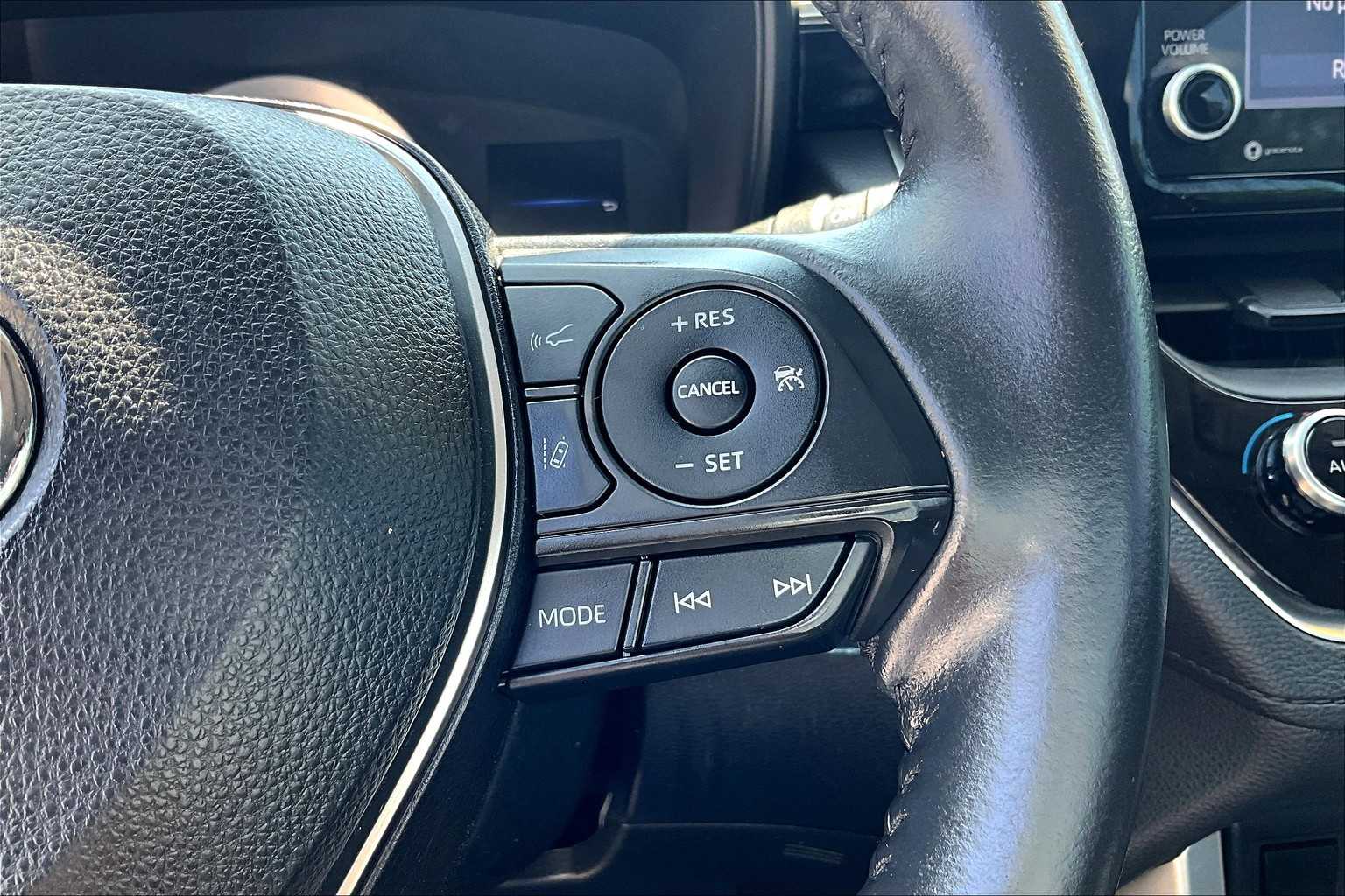 2022 Toyota Corolla Cross LE - Photo 24