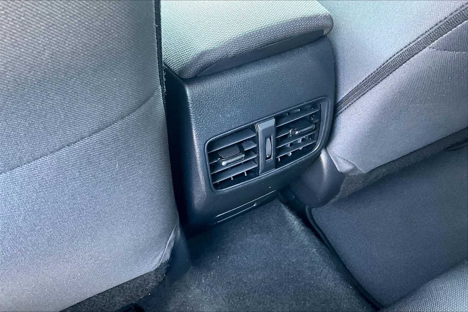 2022 Toyota Corolla Cross LE - Photo 28