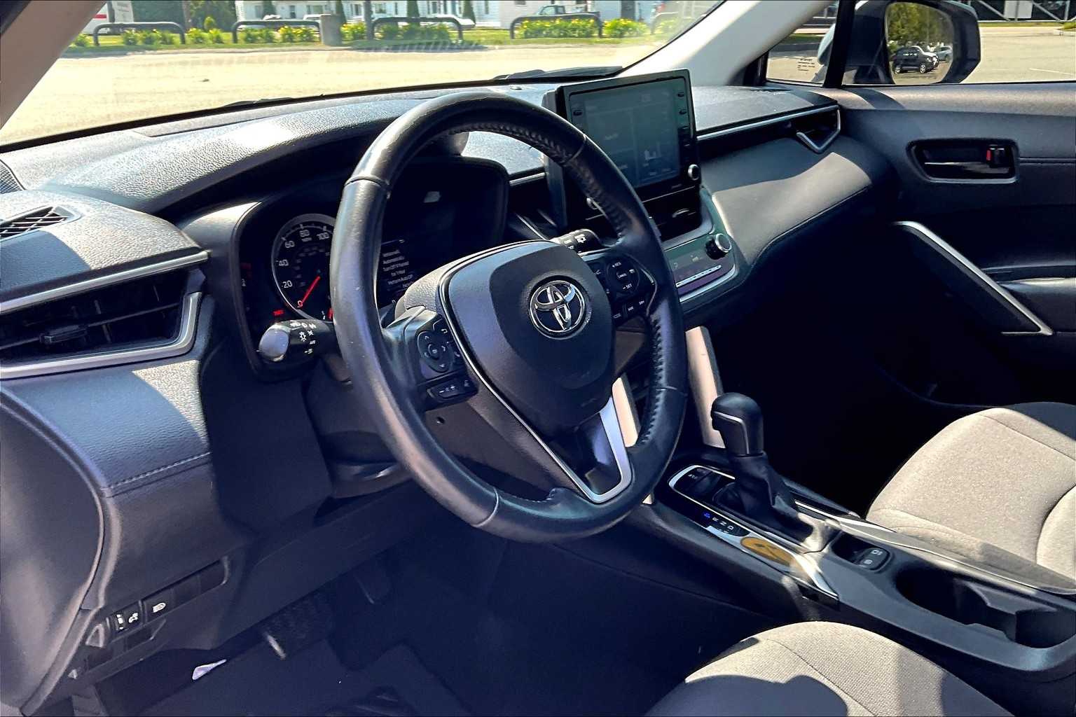 2022 Toyota Corolla Cross LE - Photo 8