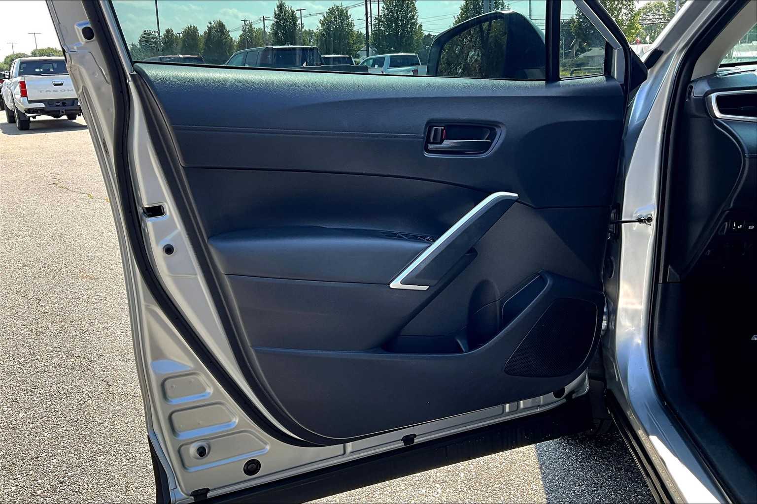 2022 Toyota Corolla Cross LE - Photo 9