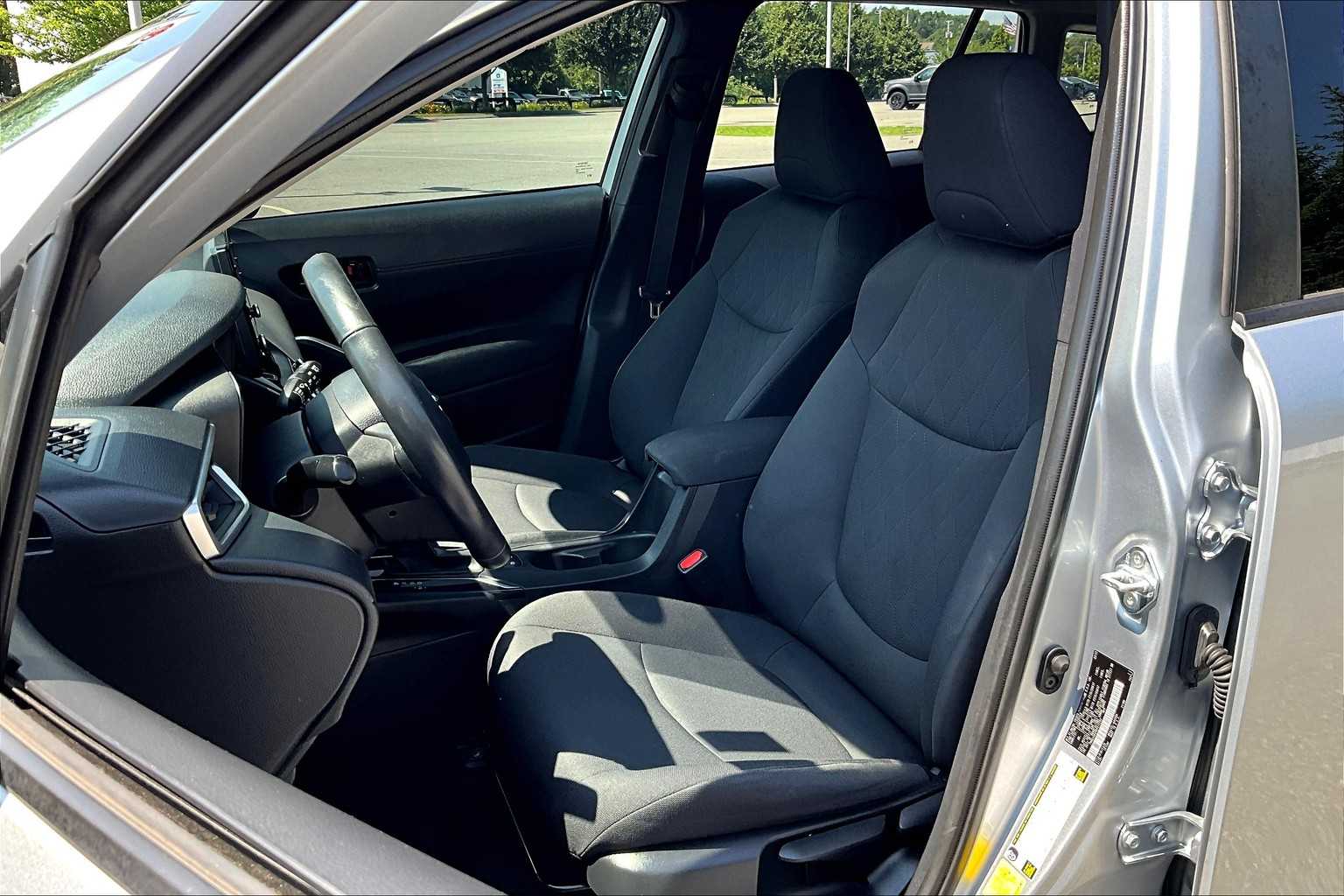 2022 Toyota Corolla Cross LE - Photo 10
