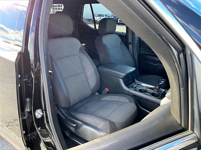 2023 Chevrolet Traverse LT - Photo 11