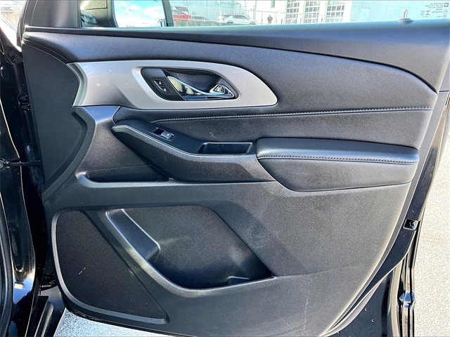 2023 Chevrolet Traverse LT - Photo 12