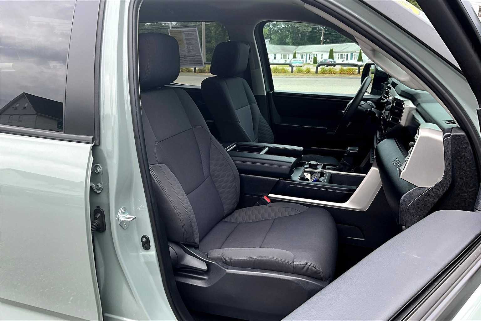 2024 Toyota Tundra SR5 - Photo 11