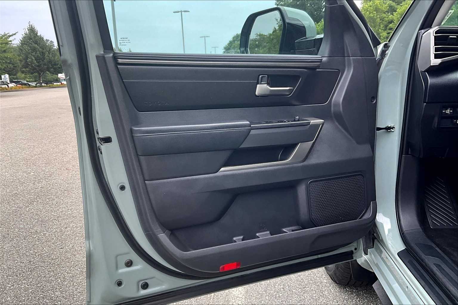 2024 Toyota Tundra SR5 - Photo 9
