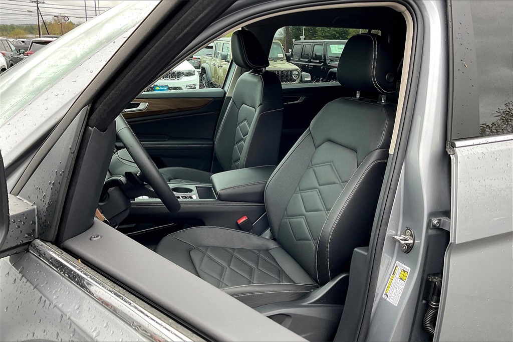 2025 Volkswagen Atlas 2.0T SE - Photo 11