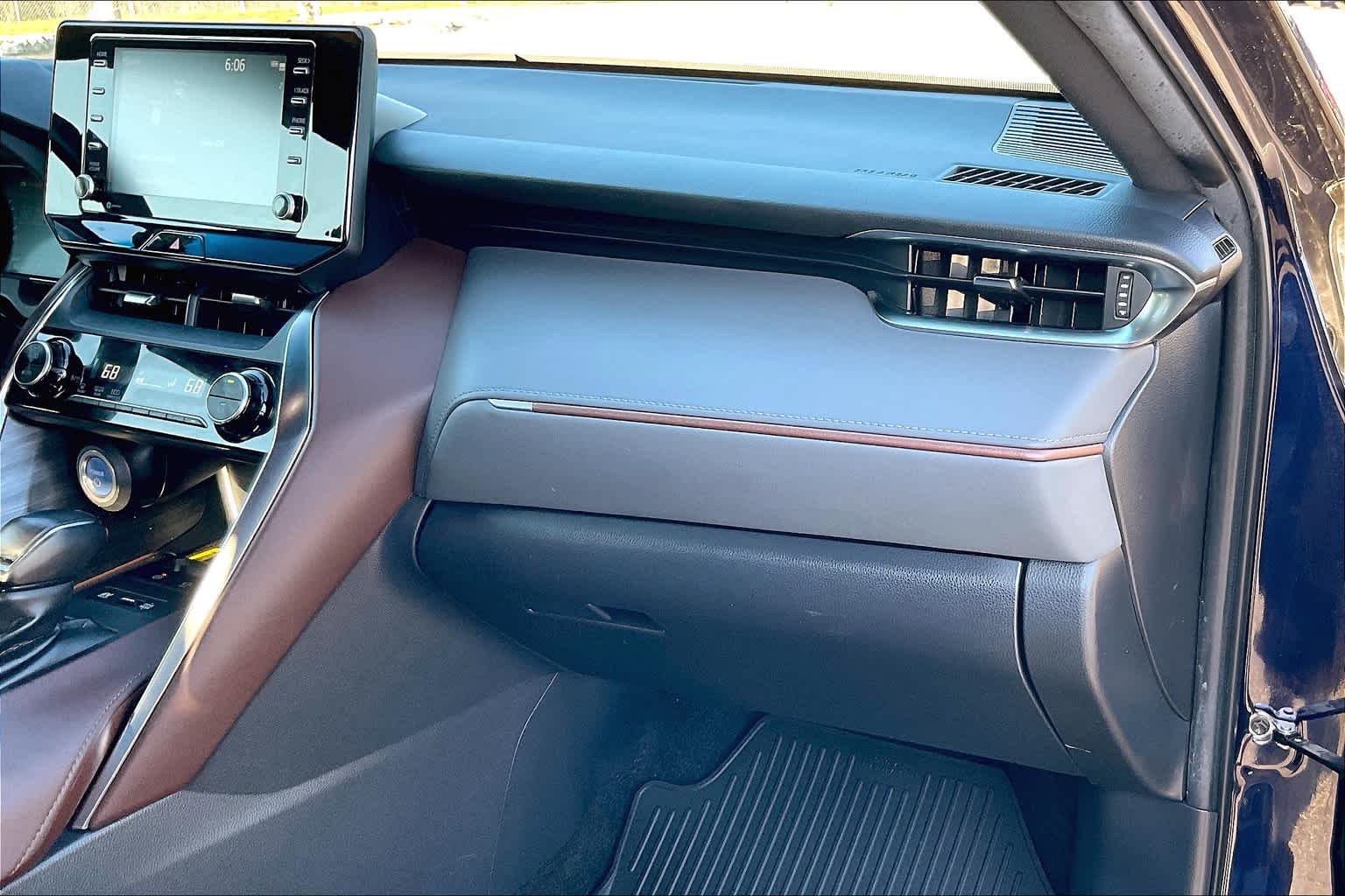 2021 Toyota Venza XLE - Photo 13