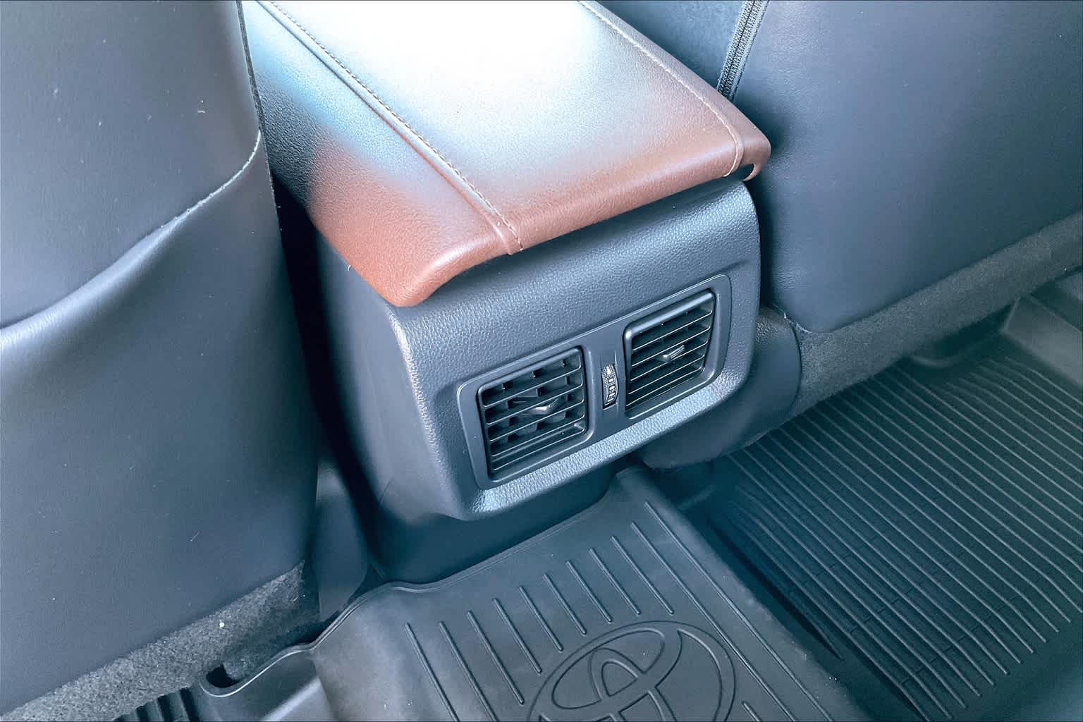 2021 Toyota Venza XLE - Photo 26