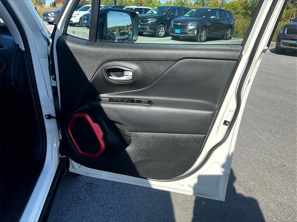 2023 Jeep Renegade Trailhawk - Photo 12