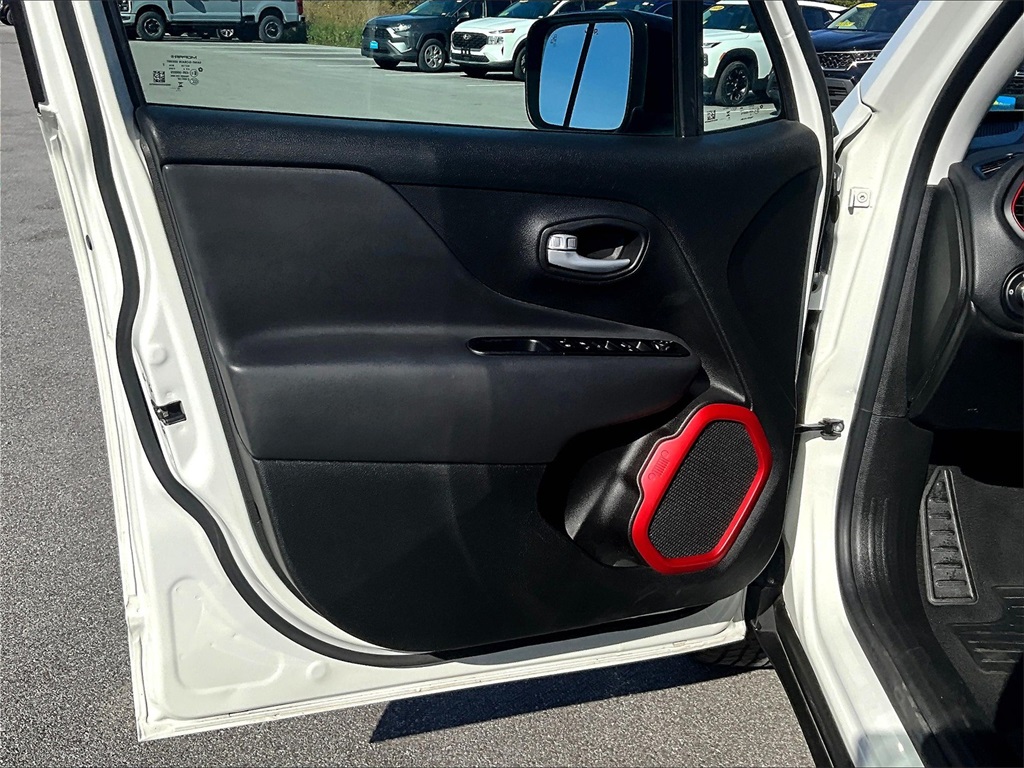 2023 Jeep Renegade Trailhawk - Photo 9