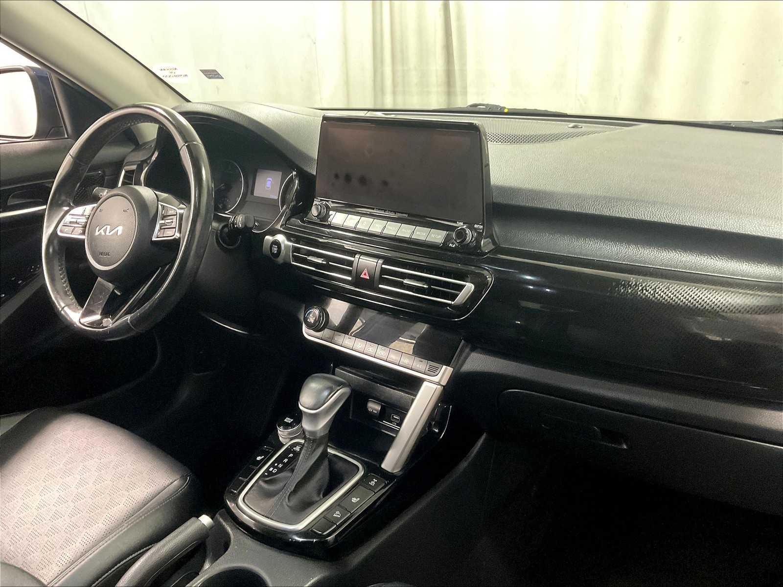2022 Kia Seltos EX - Photo 14