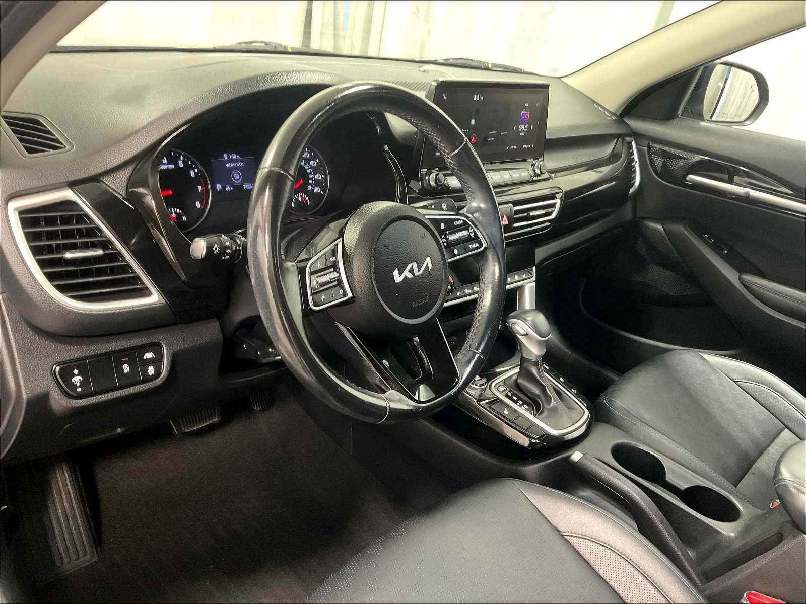2022 Kia Seltos EX - Photo 8