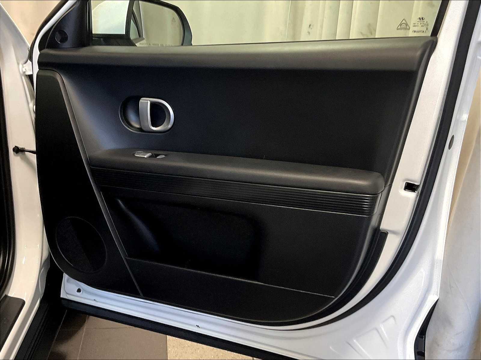 2022 Hyundai IONIQ 5 SE - Photo 12