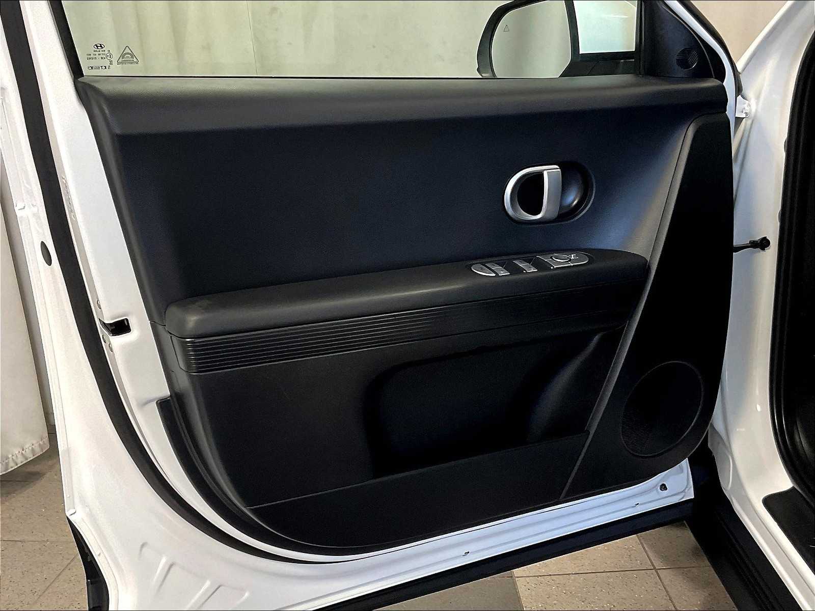 2022 Hyundai IONIQ 5 SE - Photo 9