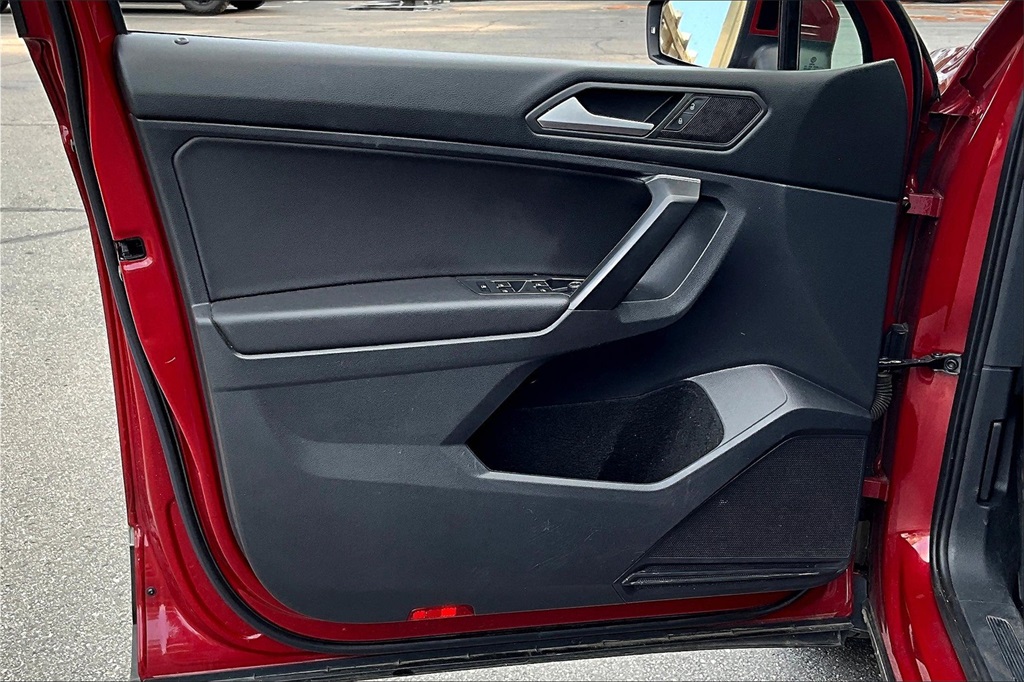 2021 Volkswagen Tiguan 2.0T SE - Photo 9