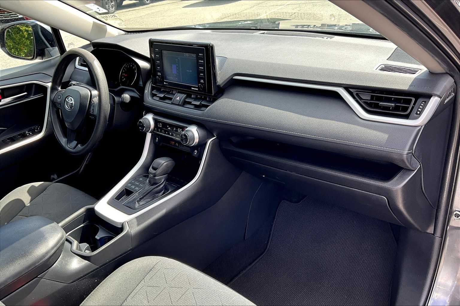 2020 Toyota RAV4 XLE - Photo 14