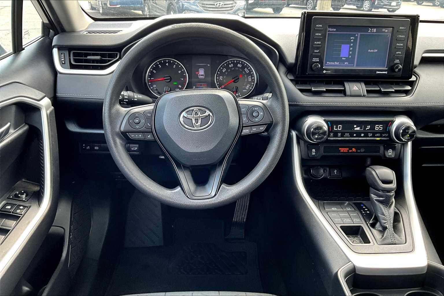 2020 Toyota RAV4 XLE - Photo 17