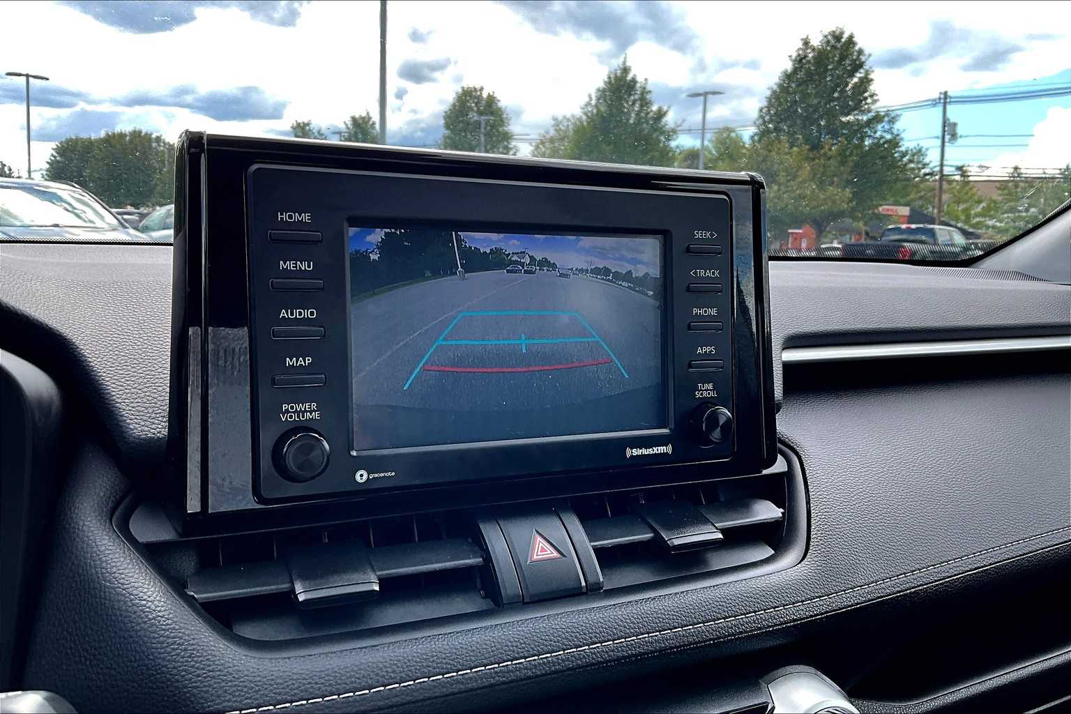 2020 Toyota RAV4 XLE - Photo 19
