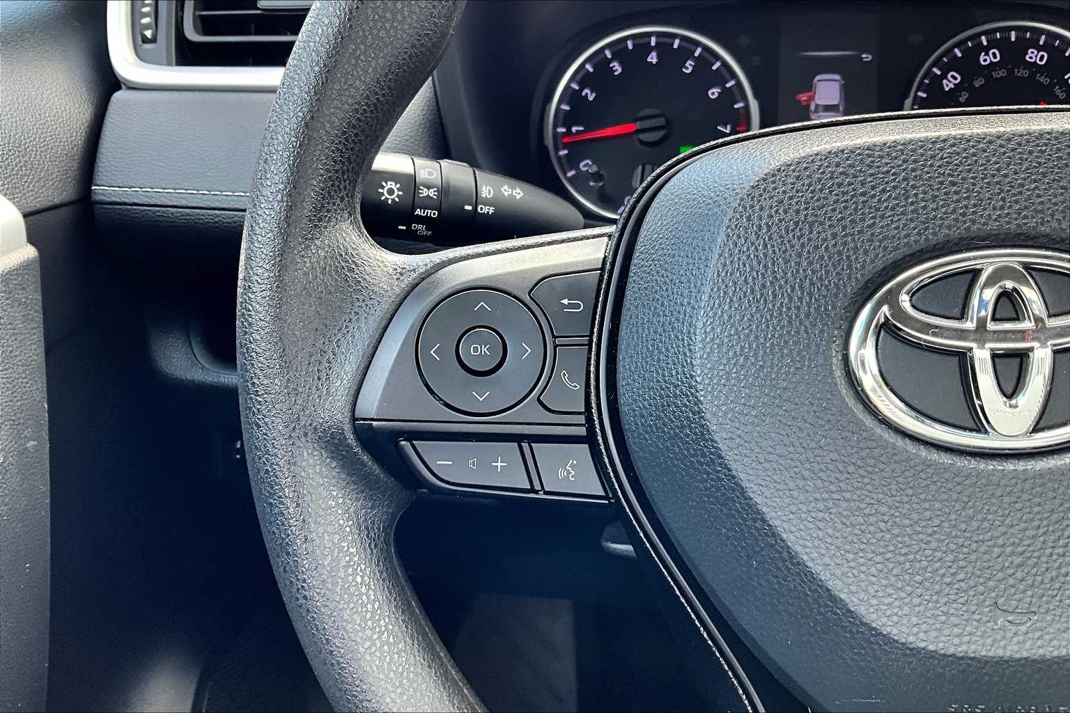 2020 Toyota RAV4 XLE - Photo 23