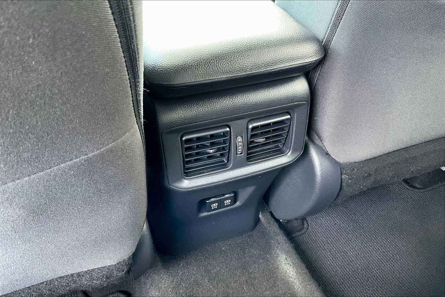 2020 Toyota RAV4 XLE - Photo 28