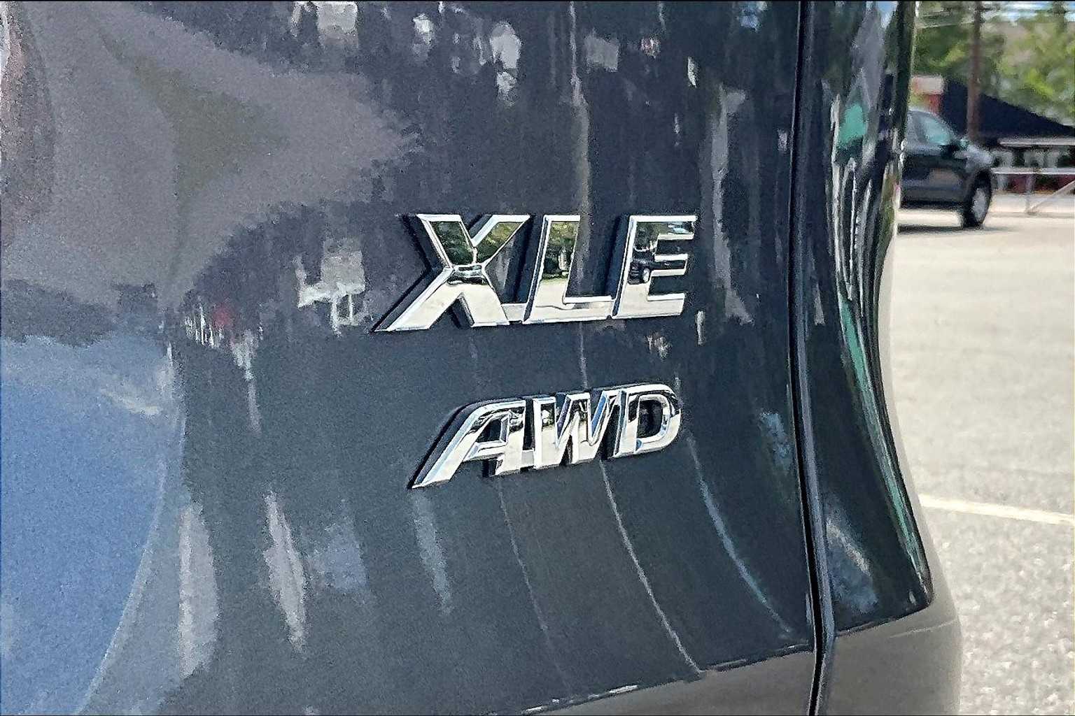 2020 Toyota RAV4 XLE - Photo 29