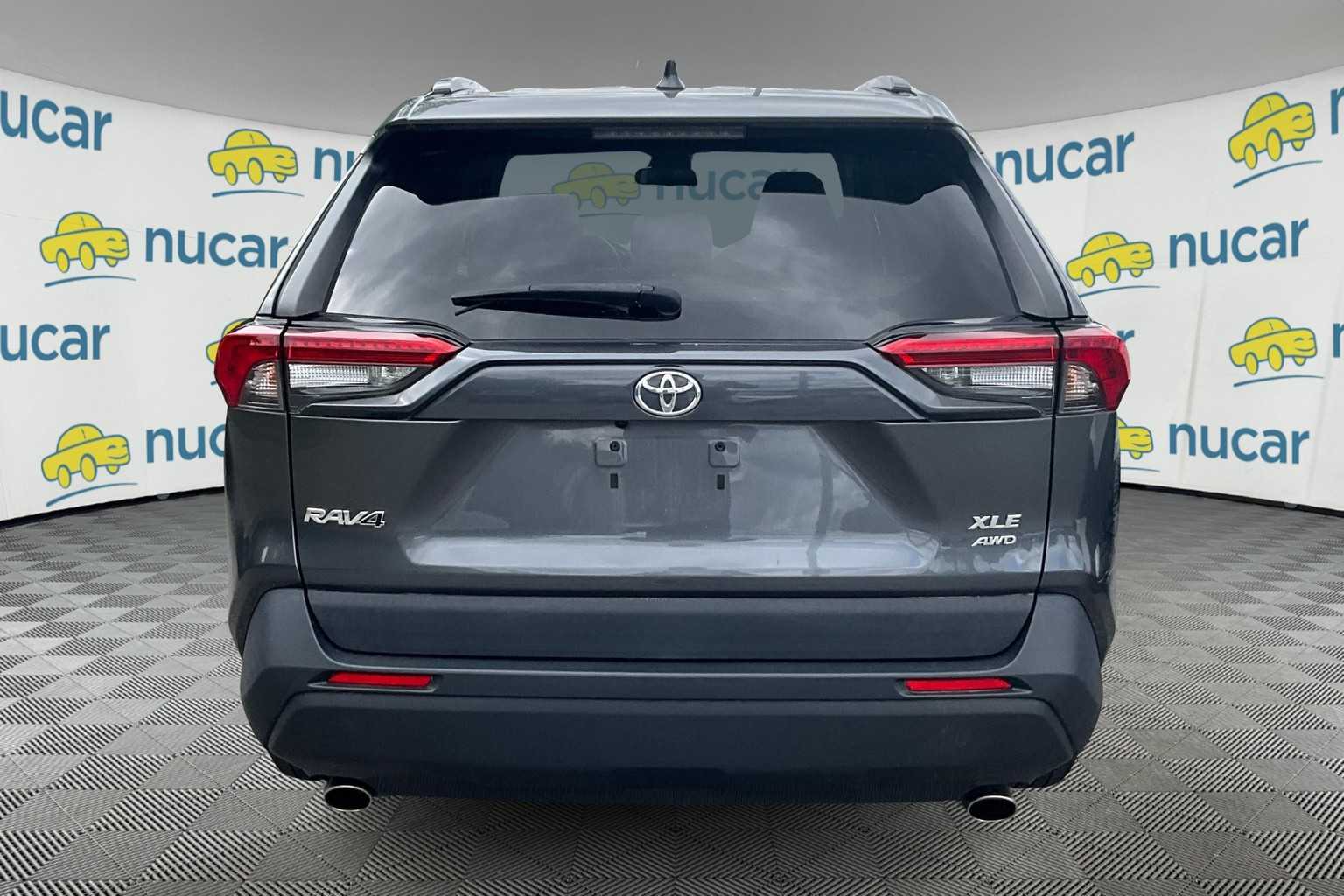2020 Toyota RAV4 XLE - Photo 3