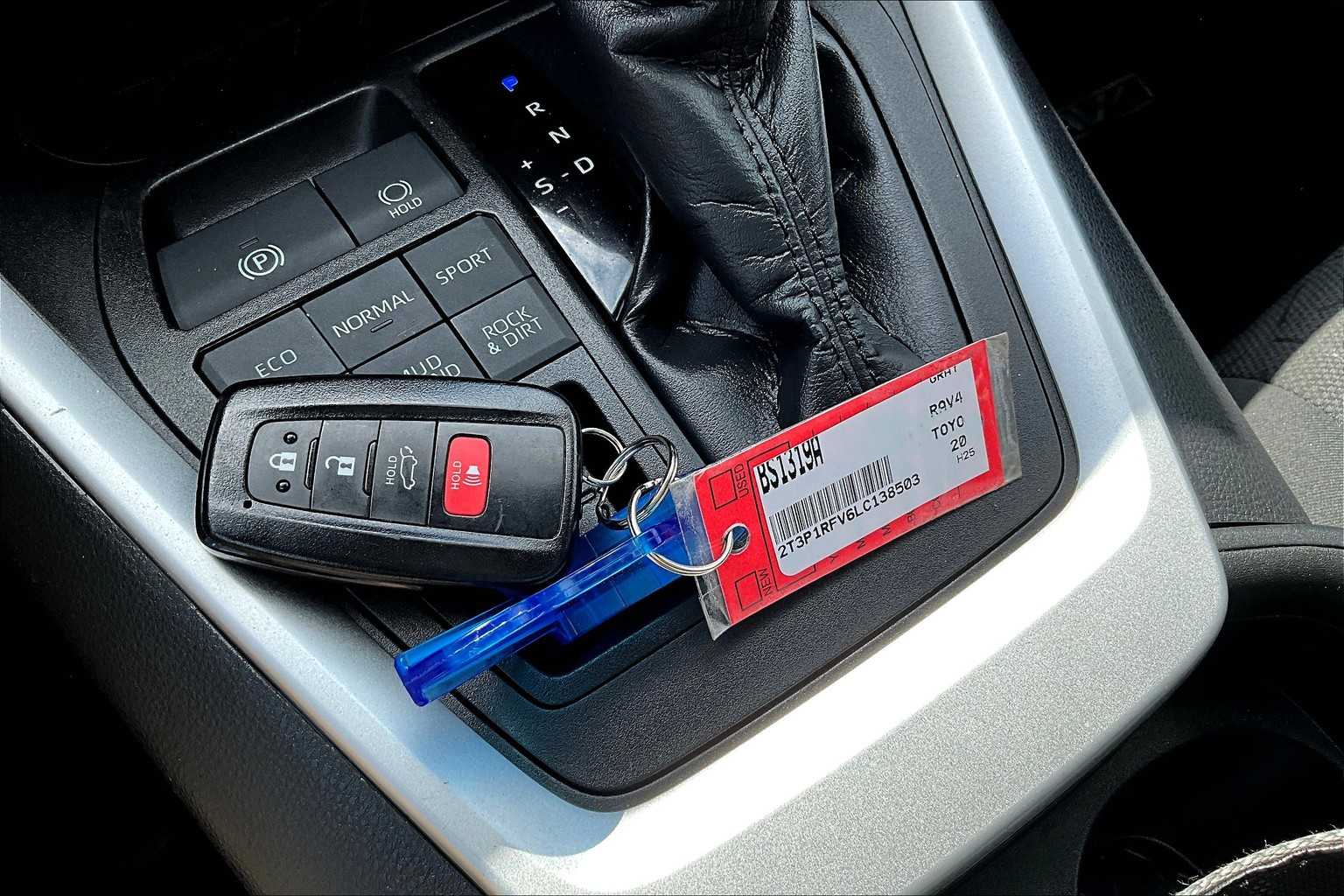 2020 Toyota RAV4 XLE - Photo 31