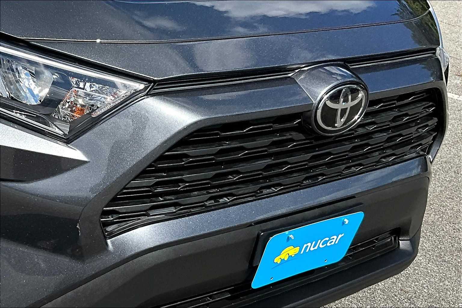 2020 Toyota RAV4 XLE - Photo 32