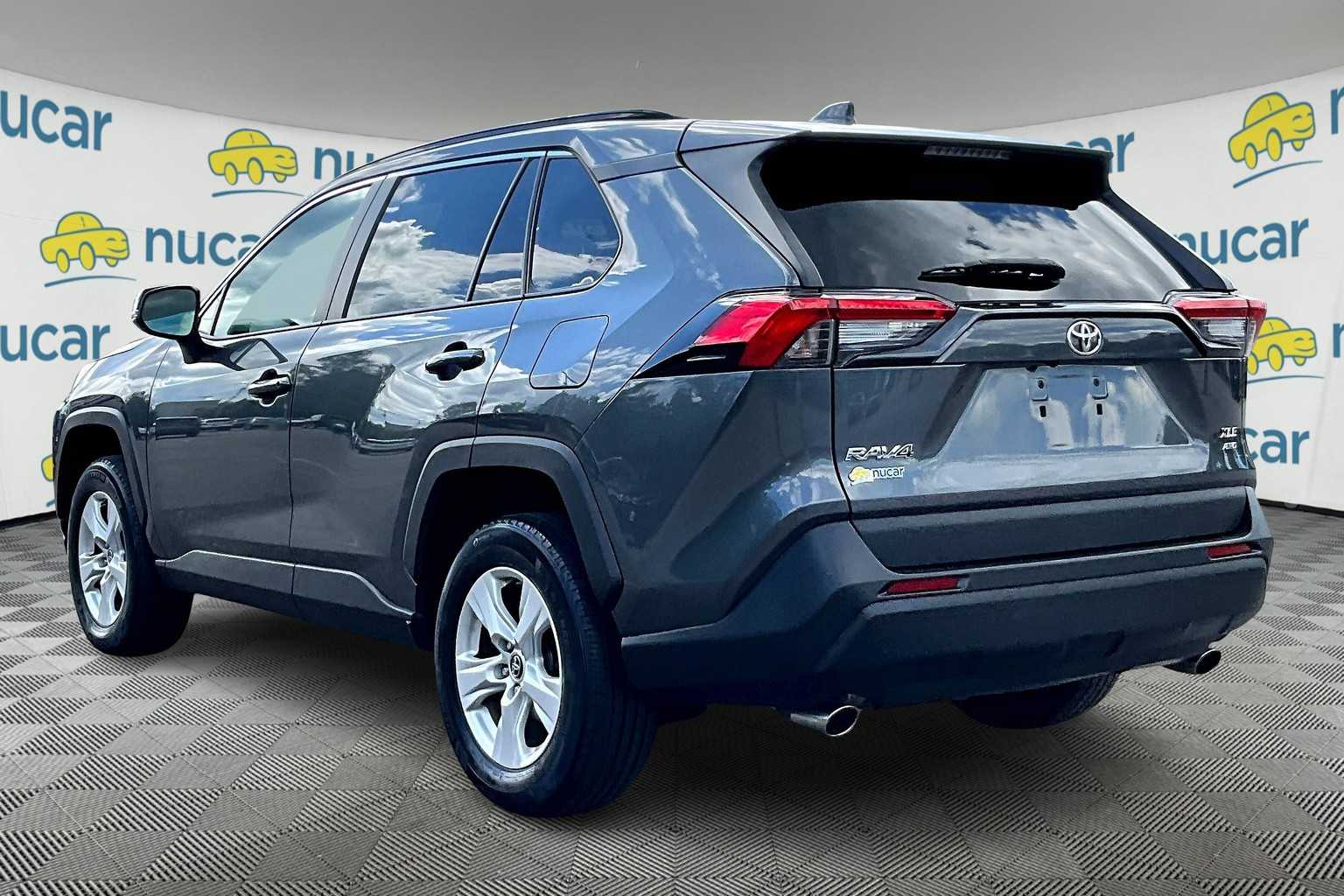 2020 Toyota RAV4 XLE - Photo 4
