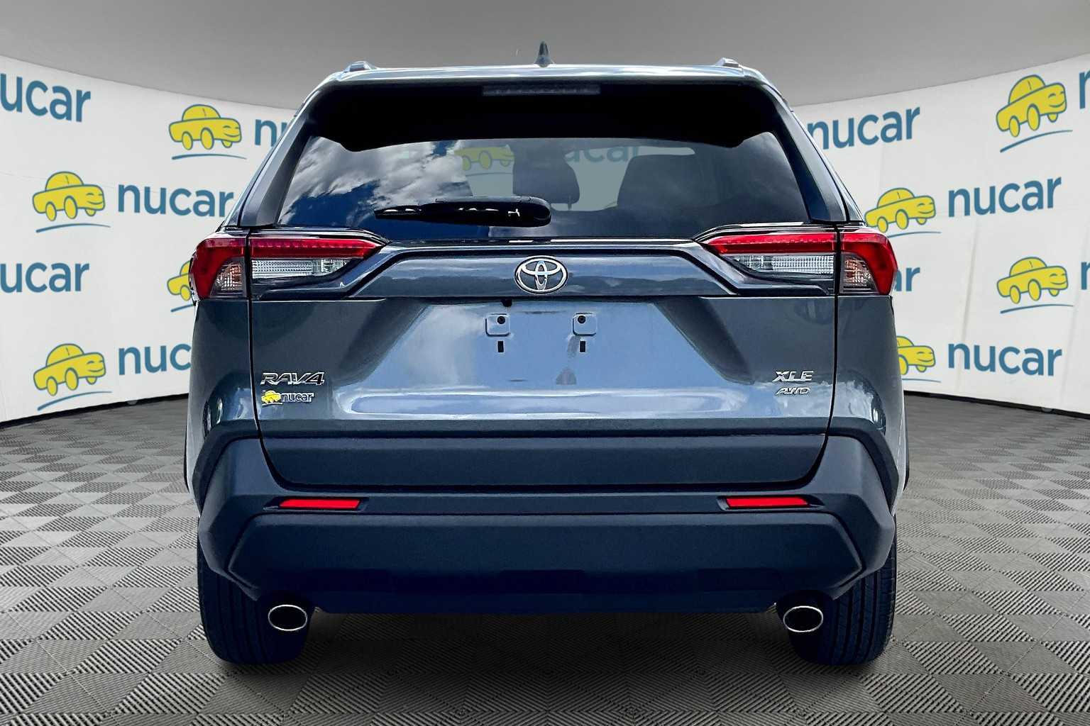 2020 Toyota RAV4 XLE - Photo 5