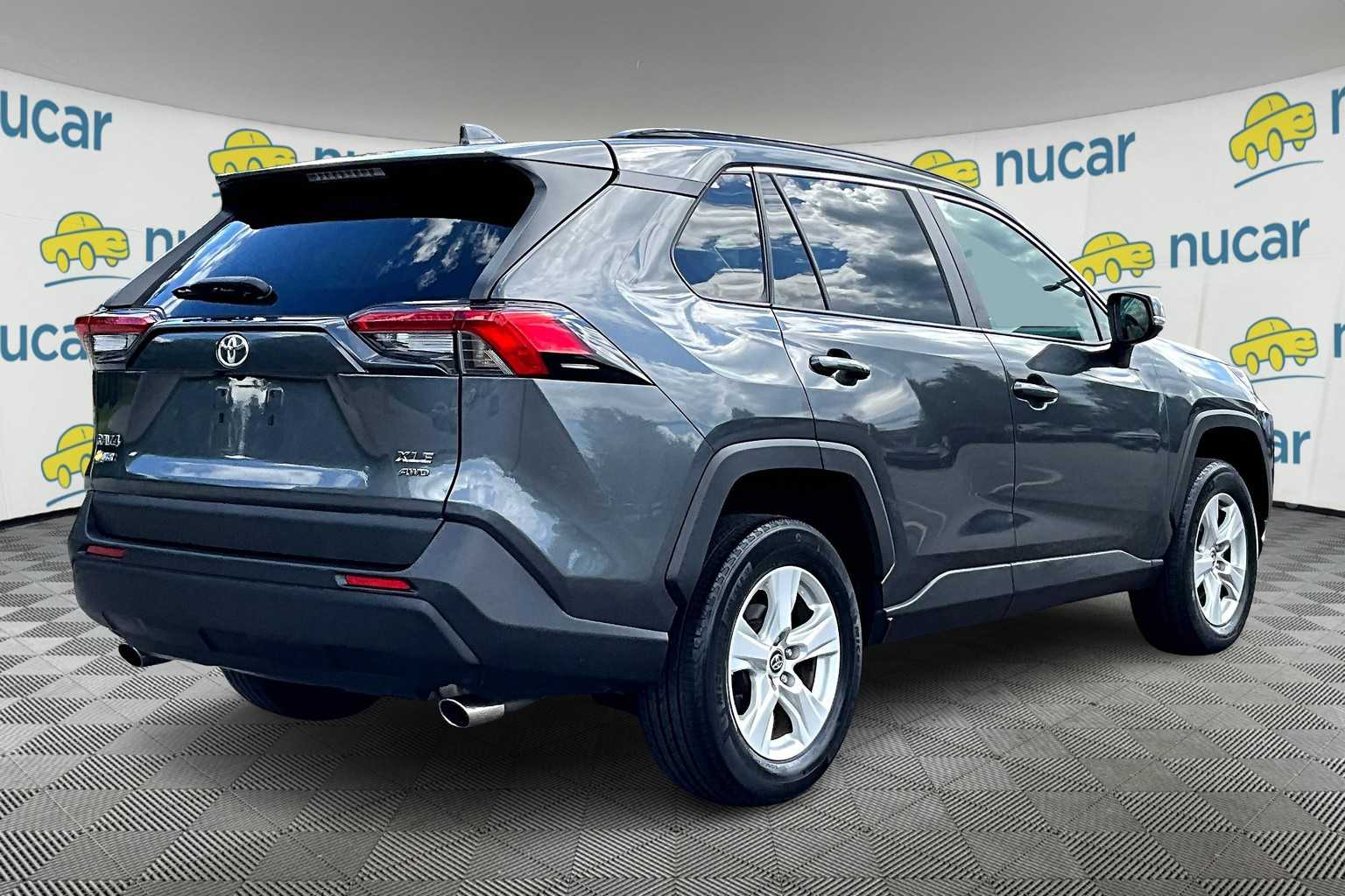 2020 Toyota RAV4 XLE - Photo 6