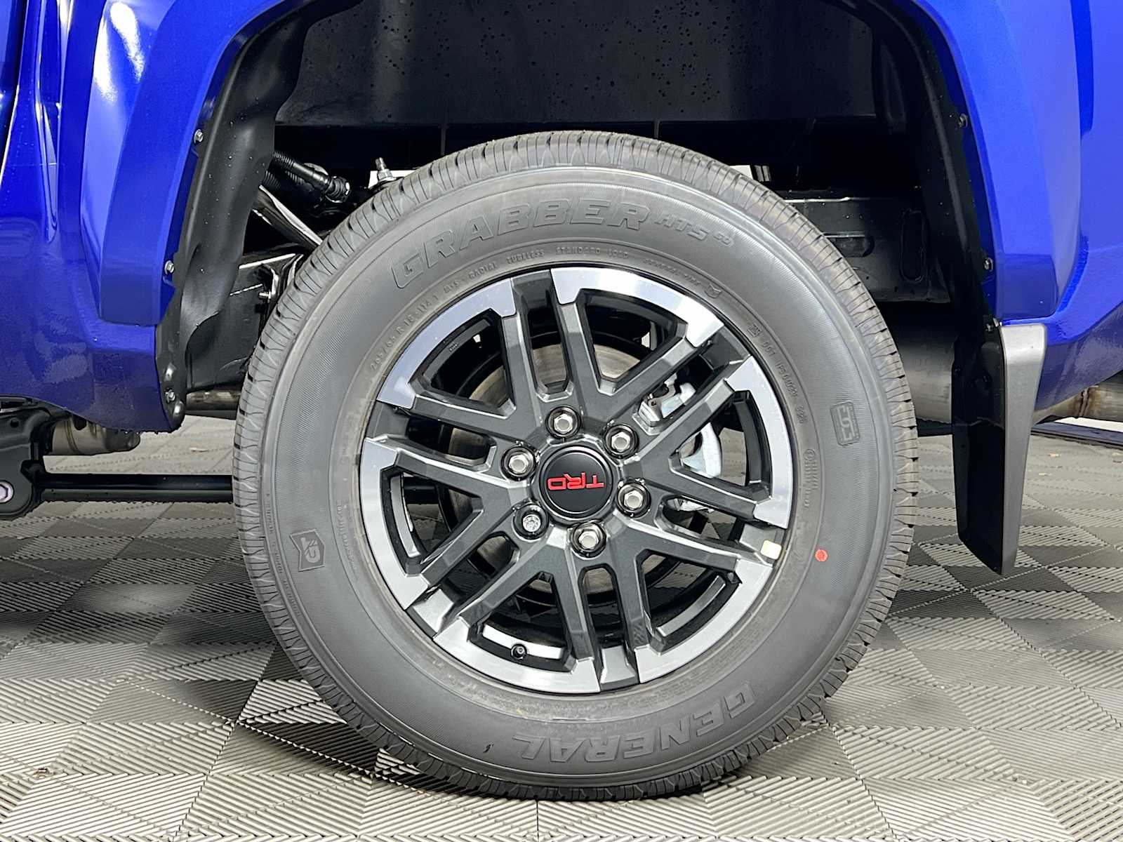 2025 Toyota Tacoma TRD Sport - Photo 18