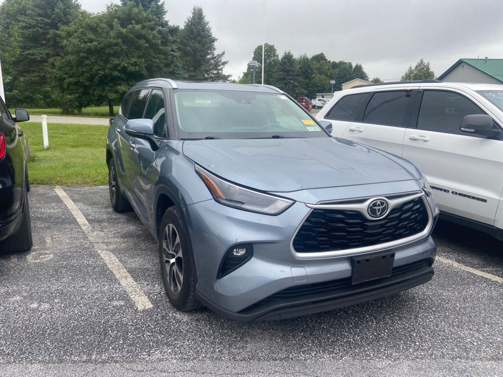 2021 Toyota Highlander XLE - Photo 1
