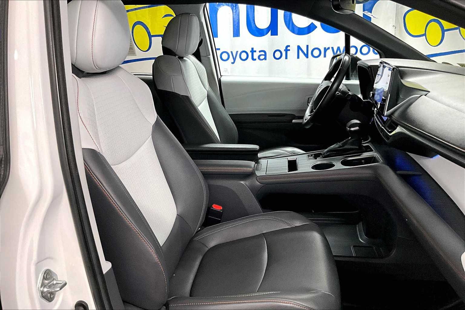 2022 Toyota Sienna XSE - Photo 11