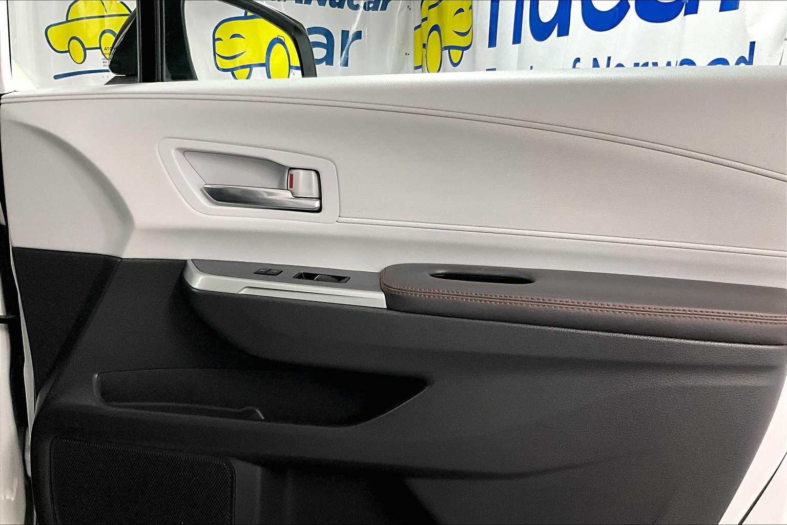 2022 Toyota Sienna XSE - Photo 12