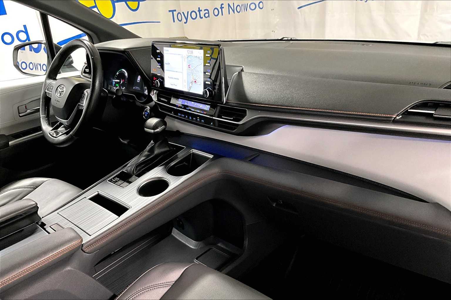 2022 Toyota Sienna XSE - Photo 14