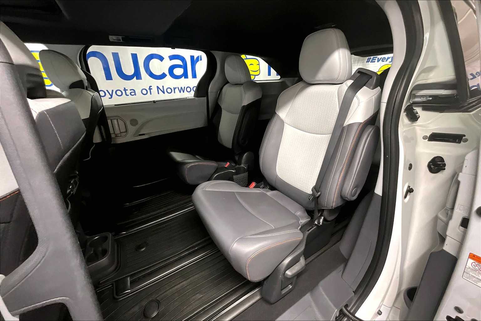 2022 Toyota Sienna XSE - Photo 15