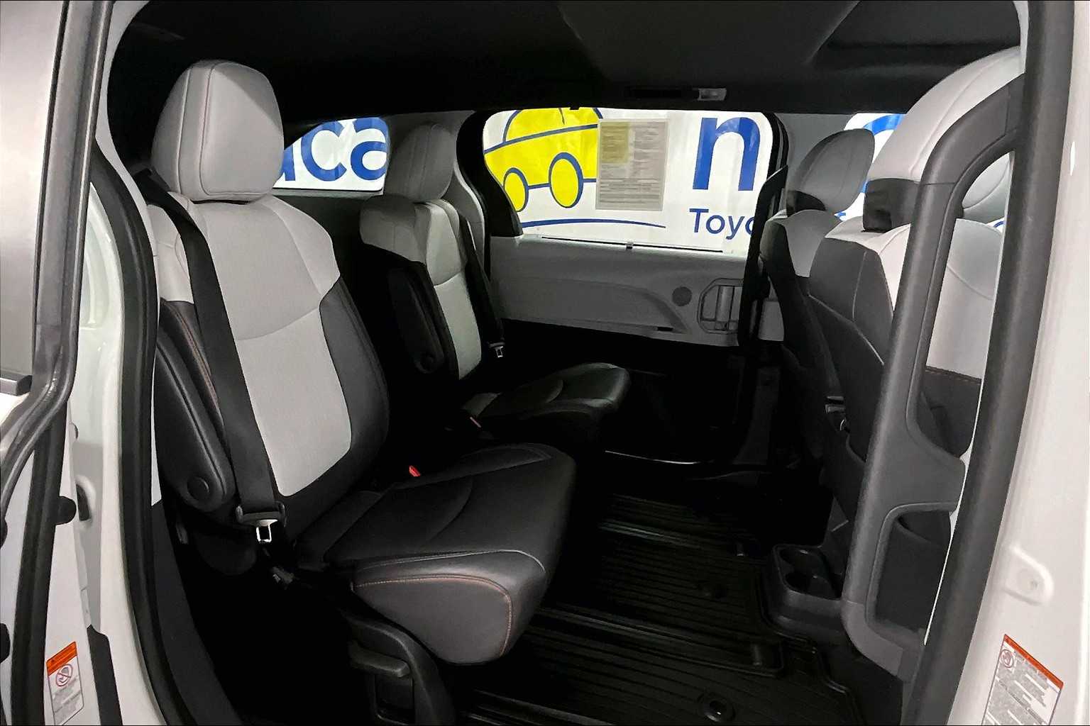 2022 Toyota Sienna XSE - Photo 16