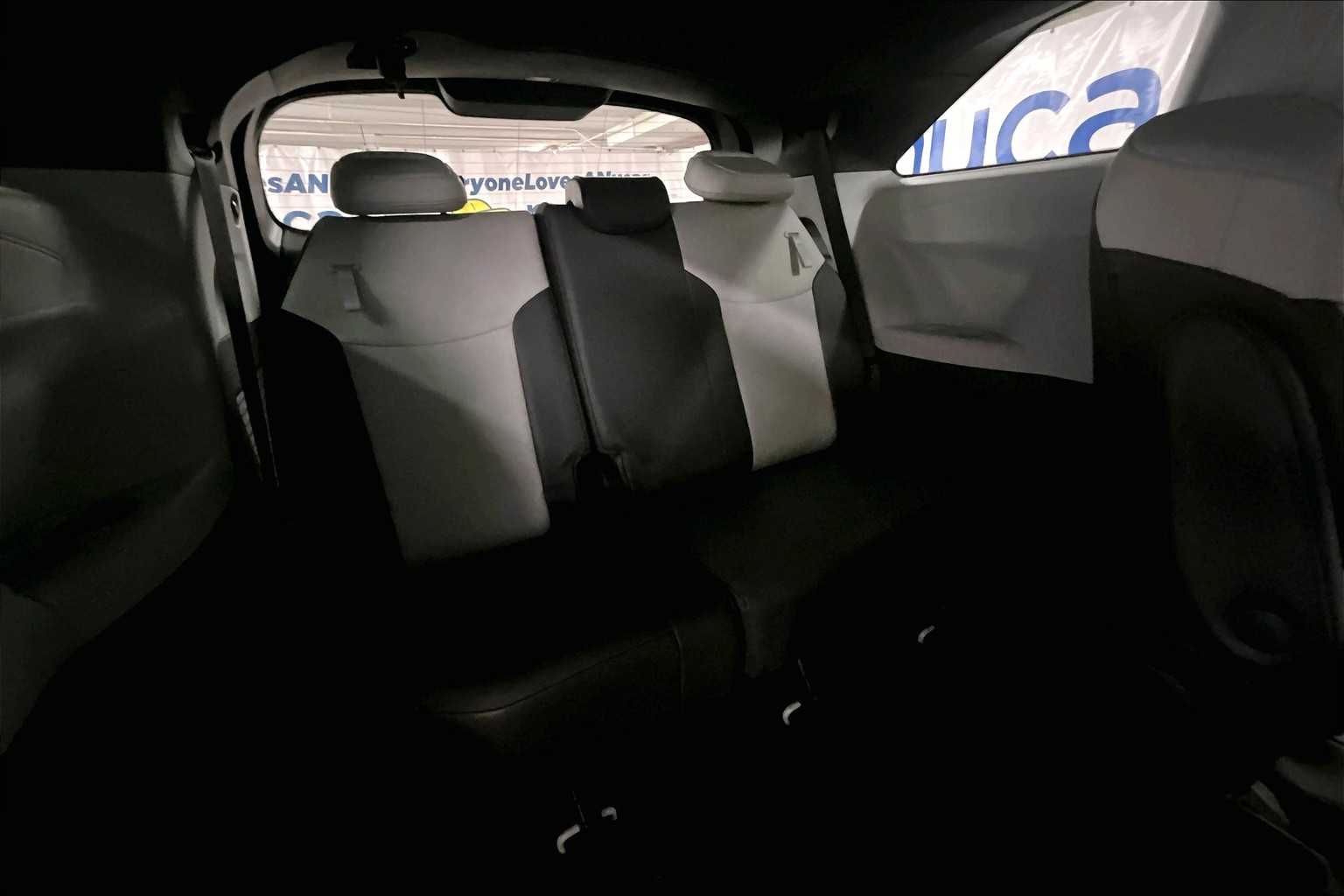 2022 Toyota Sienna XSE - Photo 17