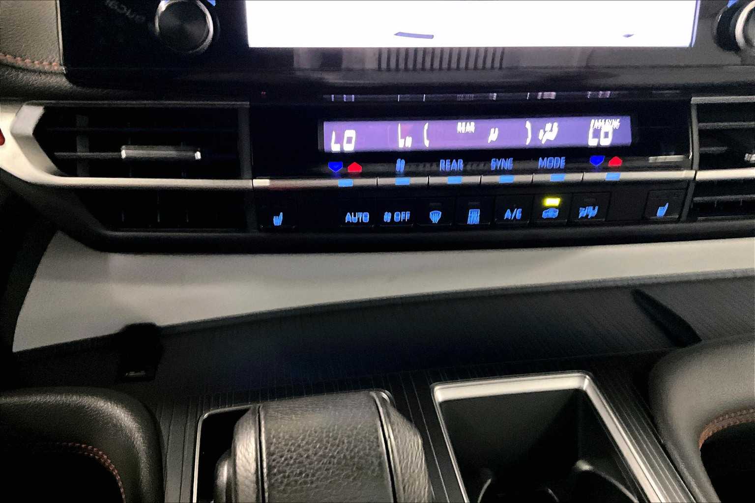 2022 Toyota Sienna XSE - Photo 27