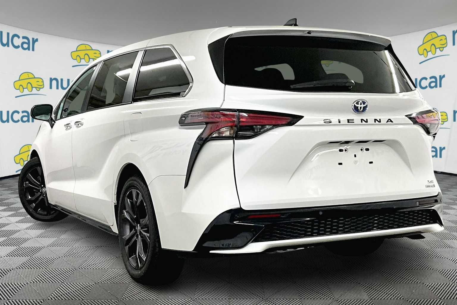 2022 Toyota Sienna XSE - Photo 4