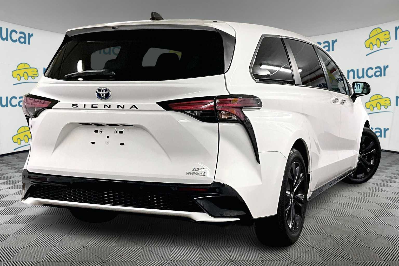 2022 Toyota Sienna XSE - Photo 6