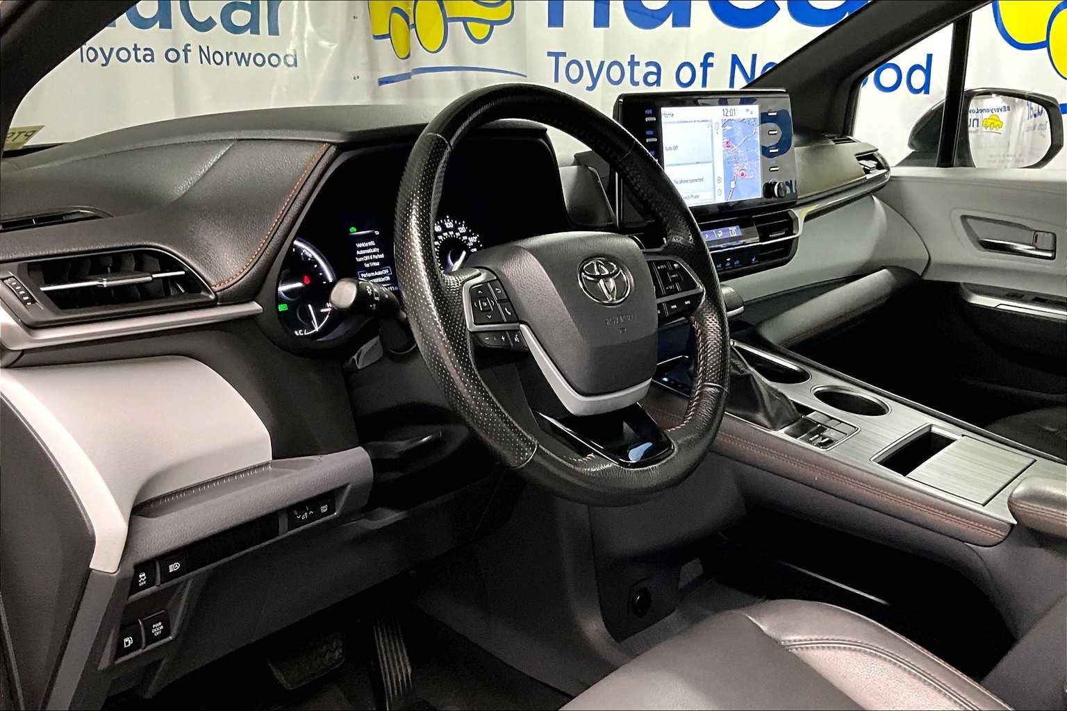 2022 Toyota Sienna XSE - Photo 8