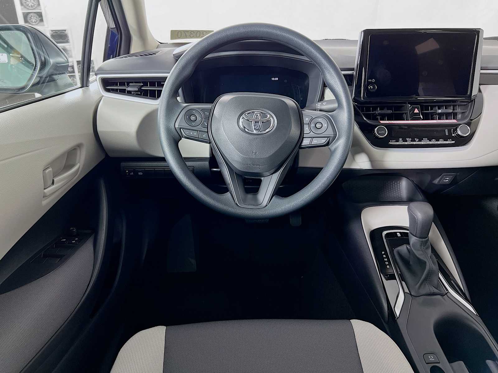 2026 Toyota Corolla LE - Photo 14