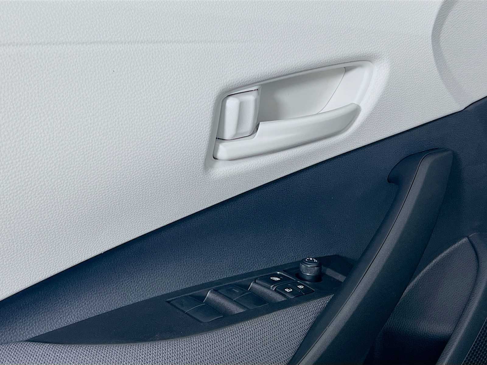 2026 Toyota Corolla LE - Photo 15