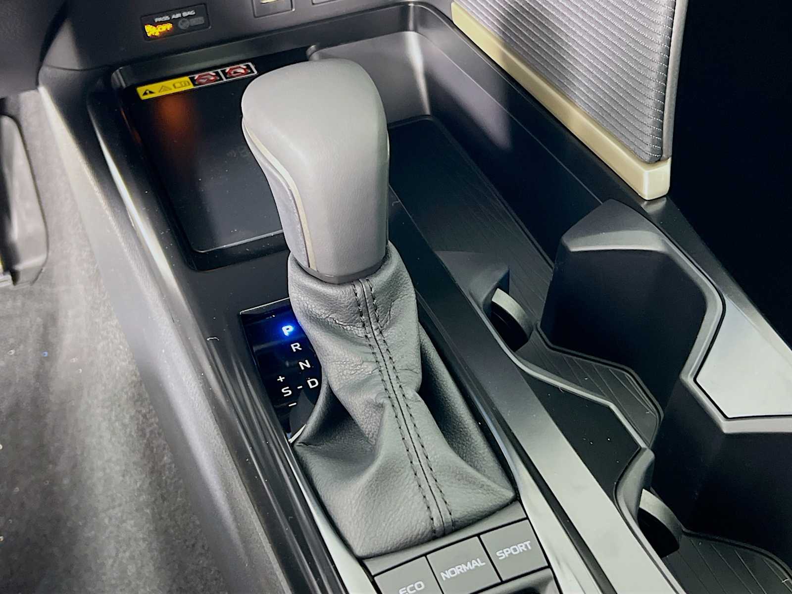 2026 Toyota Camry SE - Photo 11