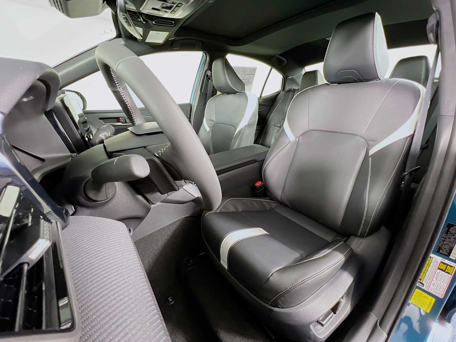 2026 Toyota Camry SE - Photo 12