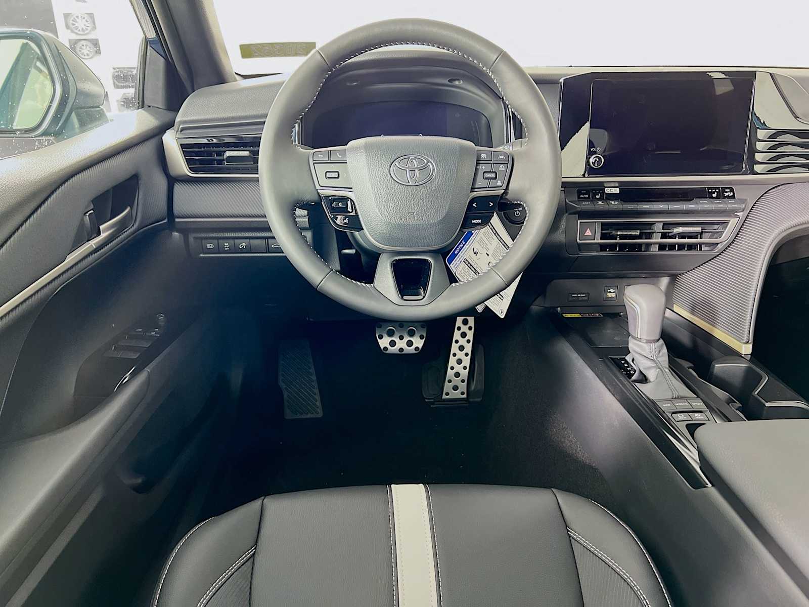 2026 Toyota Camry SE - Photo 15