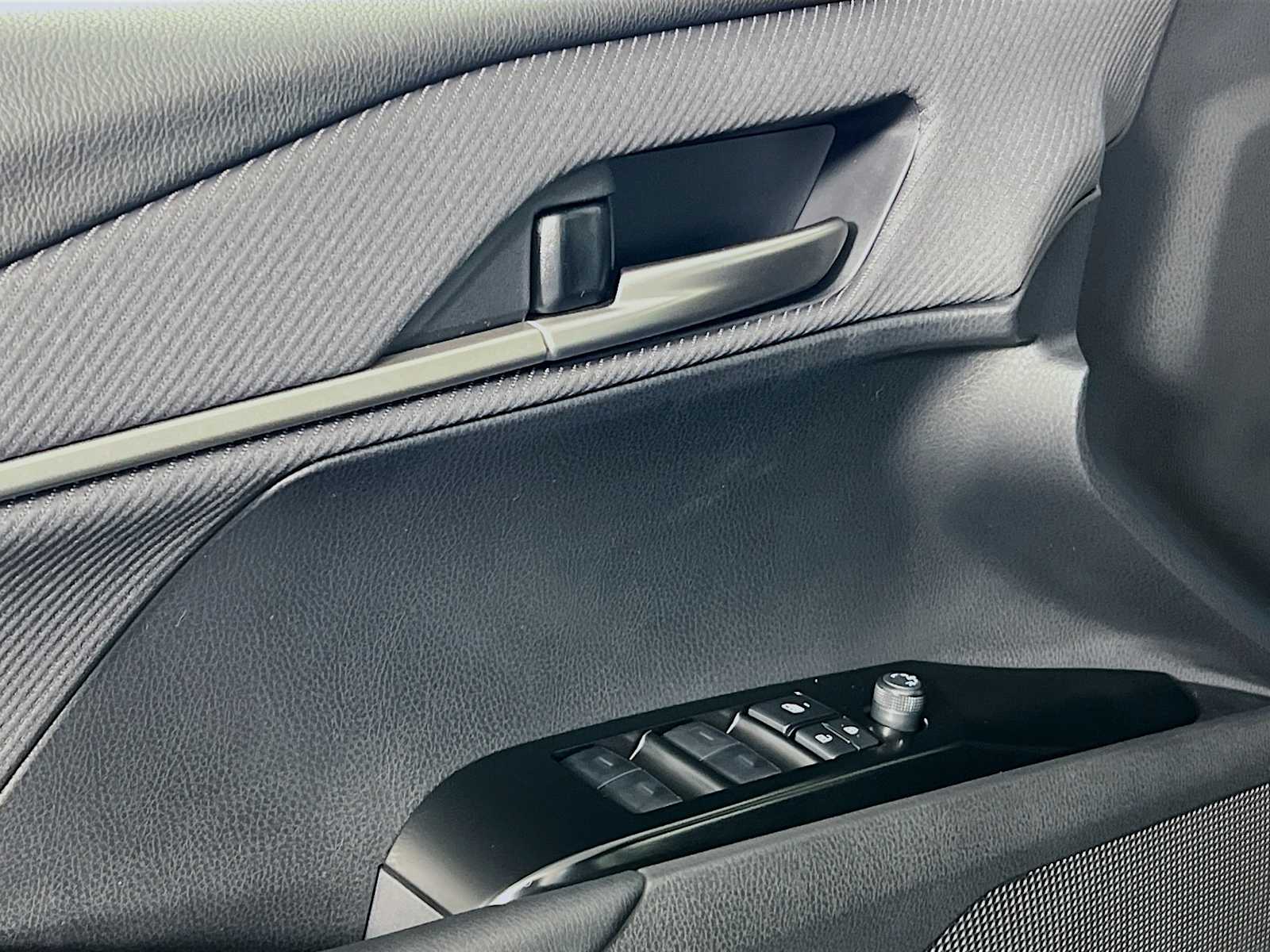 2026 Toyota Camry SE - Photo 16